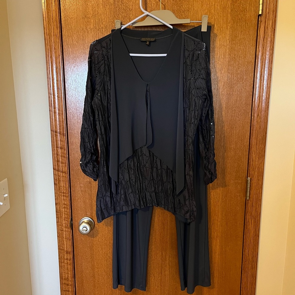 Piccadilly Fashions, size Large, top and pant set. Evening or day wear.